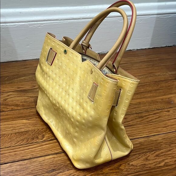 Arcadia Yellow Tote Bag with Structured Design and Gold Hardware - Picture 2 of 4